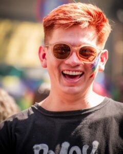 Retratos de la XXXII #MarchaDelOrgullo CABA @marchadelorgulloar ............#LGBT #lesbiana #gay #bisexual #trans #nobinarie #orgullo2023 #orgullo #lgbtq #retratos #retrato #fotoperiodismo #fotografiacalle (14)