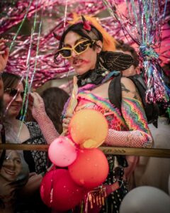 Retratos de la XXXII #MarchaDelOrgullo CABA @marchadelorgulloar ............#LGBT #lesbiana #gay #bisexual #trans #nobinarie #orgullo2023 #orgullo #lgbtq #retratos #retrato #fotoperiodismo #fotografiacalle (17)