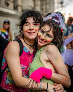 Retratos de la XXXII #MarchaDelOrgullo CABA @marchadelorgulloar ............#LGBT #lesbiana #gay #bisexual #trans #nobinarie #orgullo2023 #orgullo #lgbtq #retratos #retrato #fotoperiodismo #fotografiacalle (22)