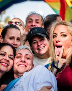 Retratos de la XXXII #MarchaDelOrgullo CABA @marchadelorgulloar ............#LGBT #lesbiana #gay #bisexual #trans #nobinarie #orgullo2023 #orgullo #lgbtq #retratos #retrato #fotoperiodismo #fotografiacalle (29)