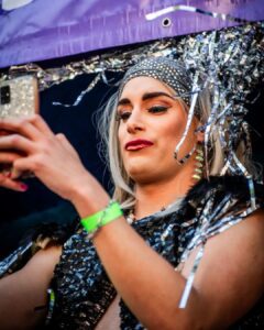 Retratos de la XXXII #MarchaDelOrgullo CABA @marchadelorgulloar ............#LGBT #lesbiana #gay #bisexual #trans #nobinarie #orgullo2023 #orgullo #lgbtq #retratos #retrato #fotoperiodismo #fotografiacalle (37)