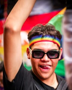 Retratos de la XXXII #MarchaDelOrgullo CABA @marchadelorgulloar ............#LGBT #lesbiana #gay #bisexual #trans #nobinarie #orgullo2023 #orgullo #lgbtq #retratos #retrato #fotoperiodismo #fotografiacallej (9)