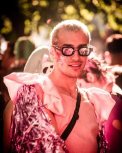 Retratos de la XXXII #MarchaDelOrgullo CABA @marchadelorgulloar @leocedion............#LGBT #lesbiana #gay #bisexual #trans #nobinarie #orgullo2023 #orgullo #lgbtq #retratos #retrato #fotoperiodismo #fotografia