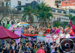 #orgulloba #marchadelorgullo #diversidad #lgbtpride #pride #photooftheday #buenosaires #obelisco #streetphotography #cubanphotographer @marchadelorgulloar @argay.ar @redeslgbt @lgbt @falgbt @carteleralgbta (5)